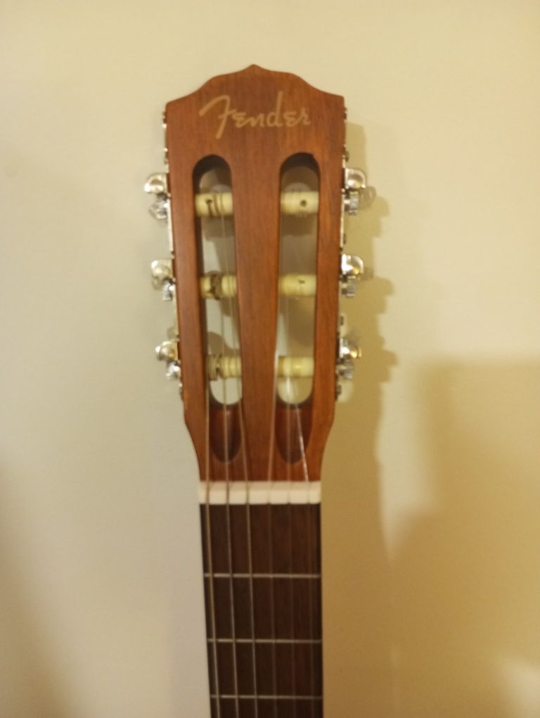 Guitarra Clássica da Fender (Entrega apenas pessoalmente em Aveiro)