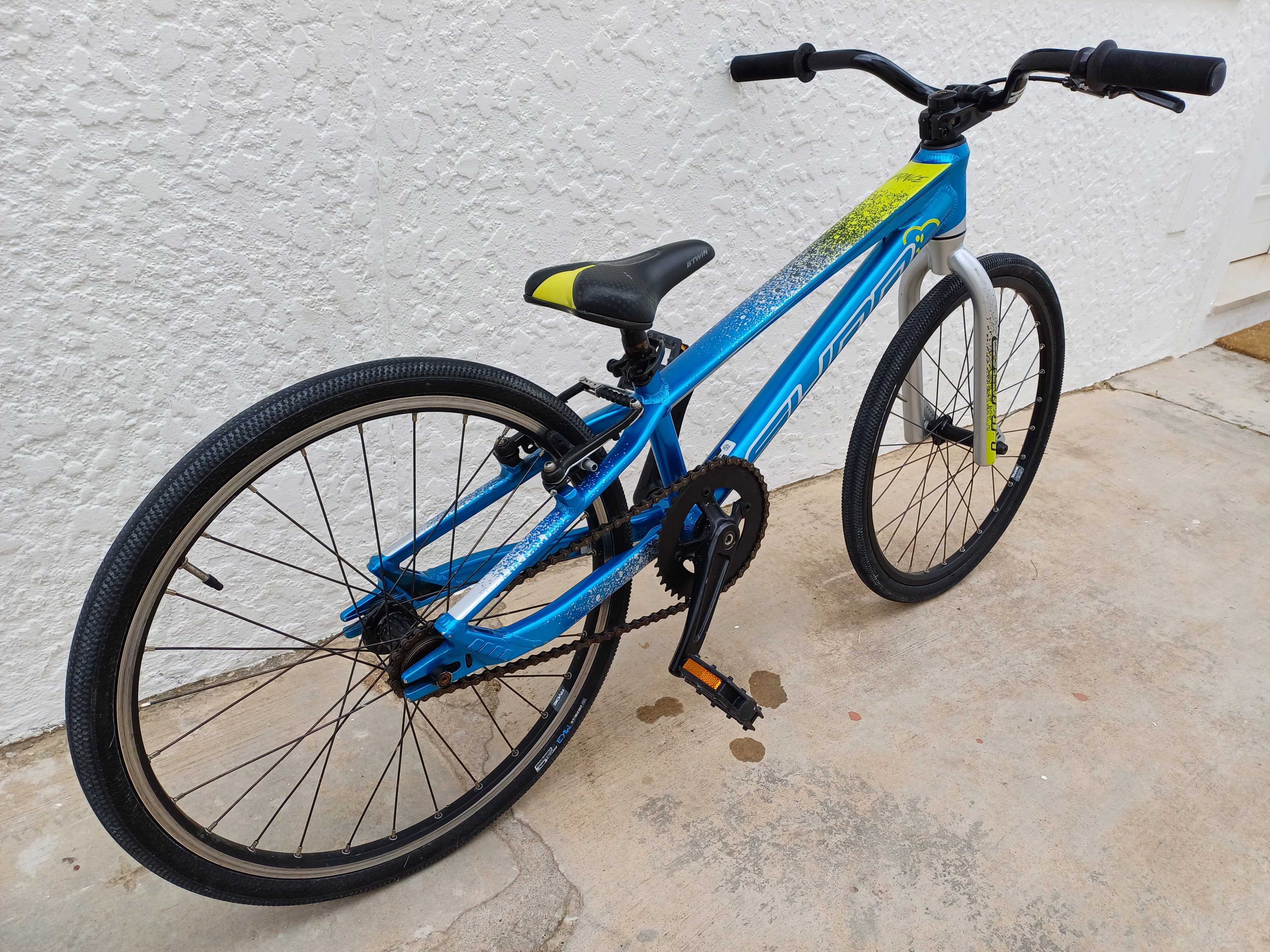 Bicicleta BMX corrida