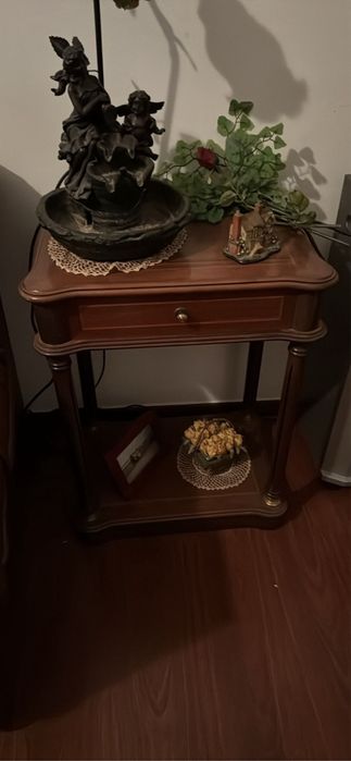 Sala de estar completa, terno de sofás, mesa centro e de apoio, e tv