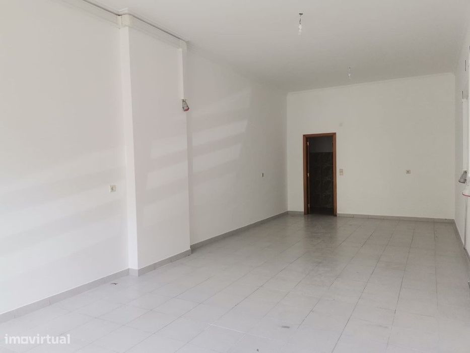 Loja Em Belas Para Arrendamento