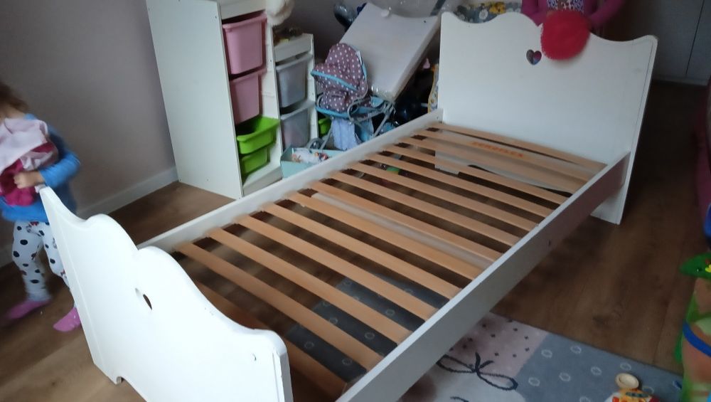 Łóżko drewniane z serduszkiem białe 90x200