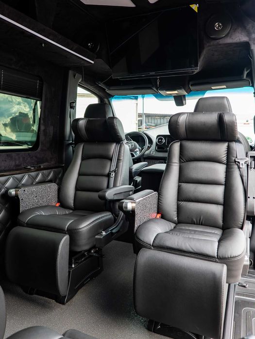 Wynajem VIP+ busa 9-osobowego Mercedes Sprinter 2025.