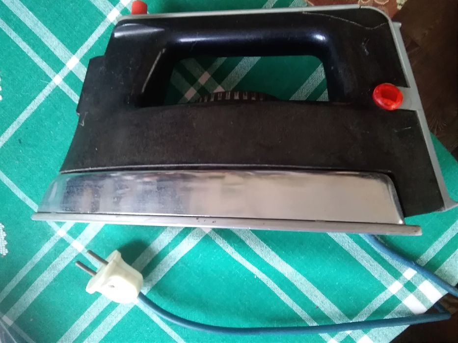 Рабочий утюг советский