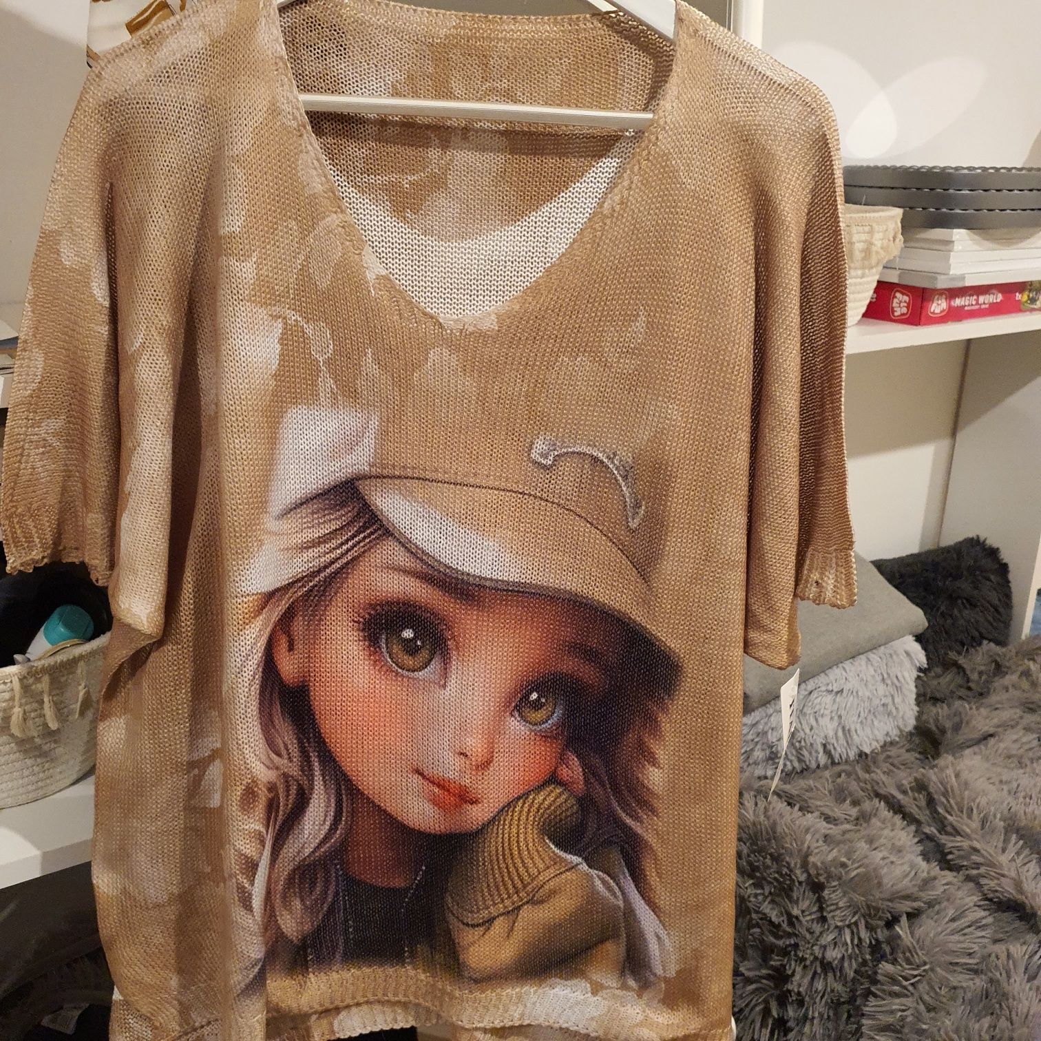 Sweter z dziewczynką, nowy z metką  .Rozmiar uni   , cena  49 plus kw
