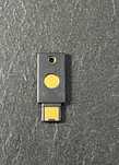 Klucz zabezpieczający Yubico YubiKey 5 NFC czarny