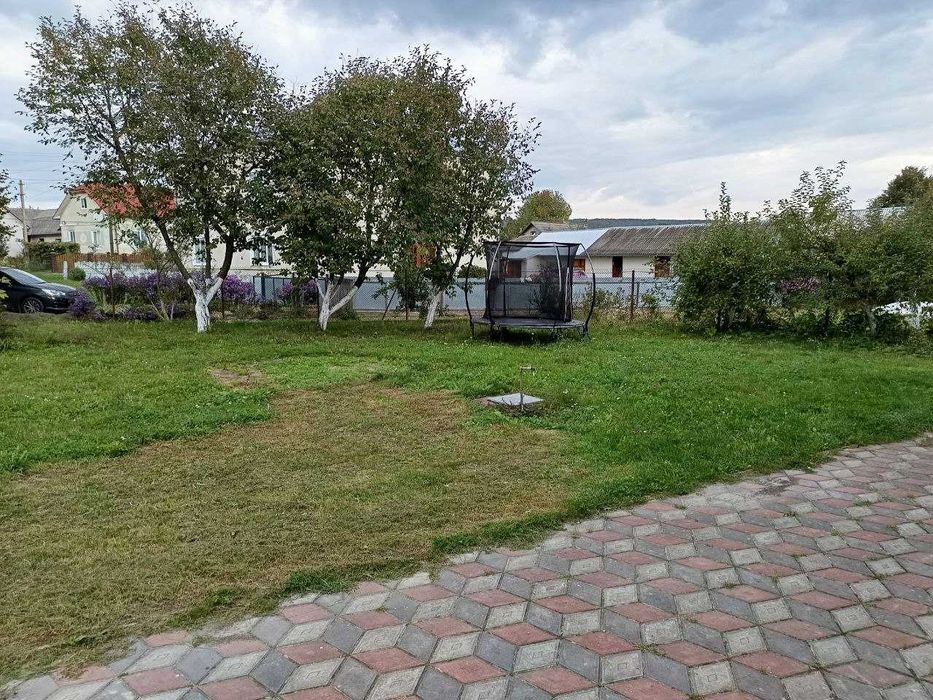 Просторий сучасний будинок з ремонтом, є-відновлення, постанова