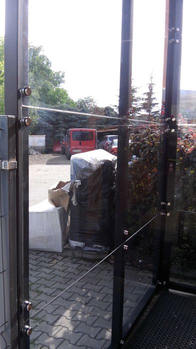 Szkło na wymiar hartowane stół, kabiny, blat, koparki,  balustrada