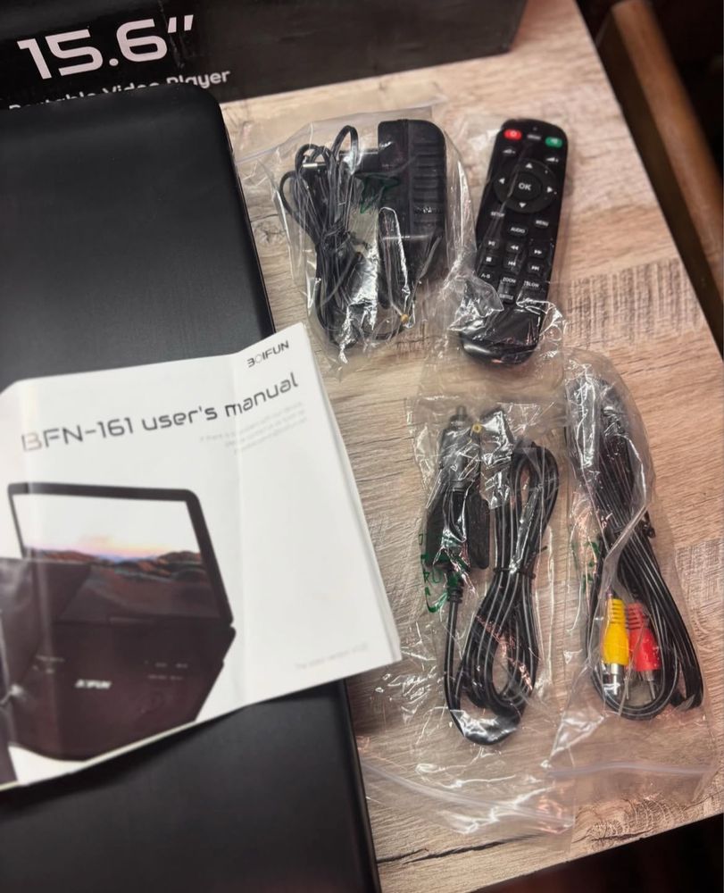Портативний DVD-програвач BOIFUN 15,6 дюймів BFN-161