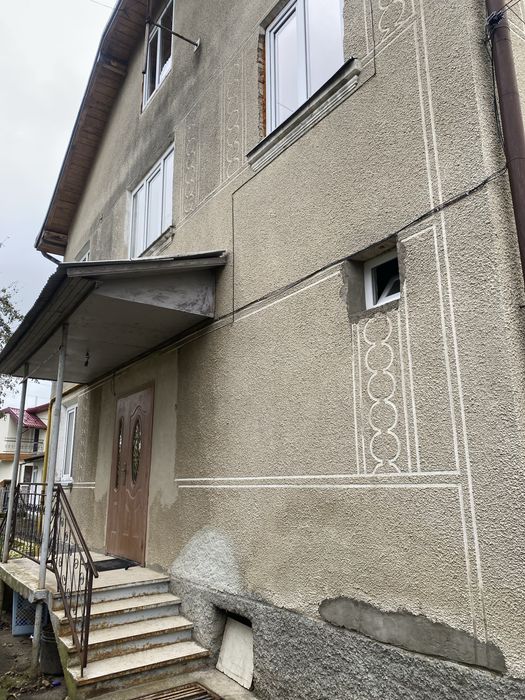 Будинок два поверхи та літня кухня