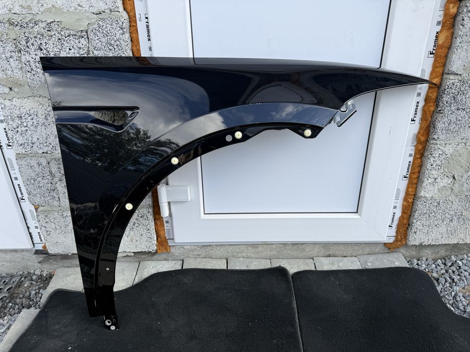 Крило праве до Tesla Model X чорне