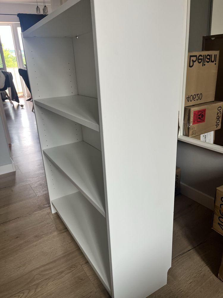 * bialy regał IKEA *