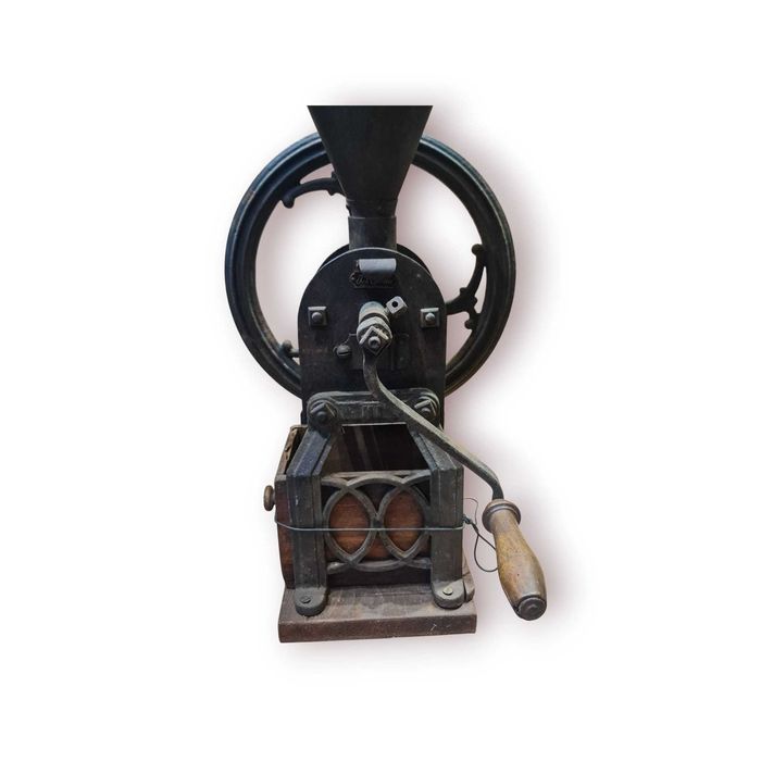 Moinho Manual Antigo em Ferro Fundido e Madeira – 60×42 cm