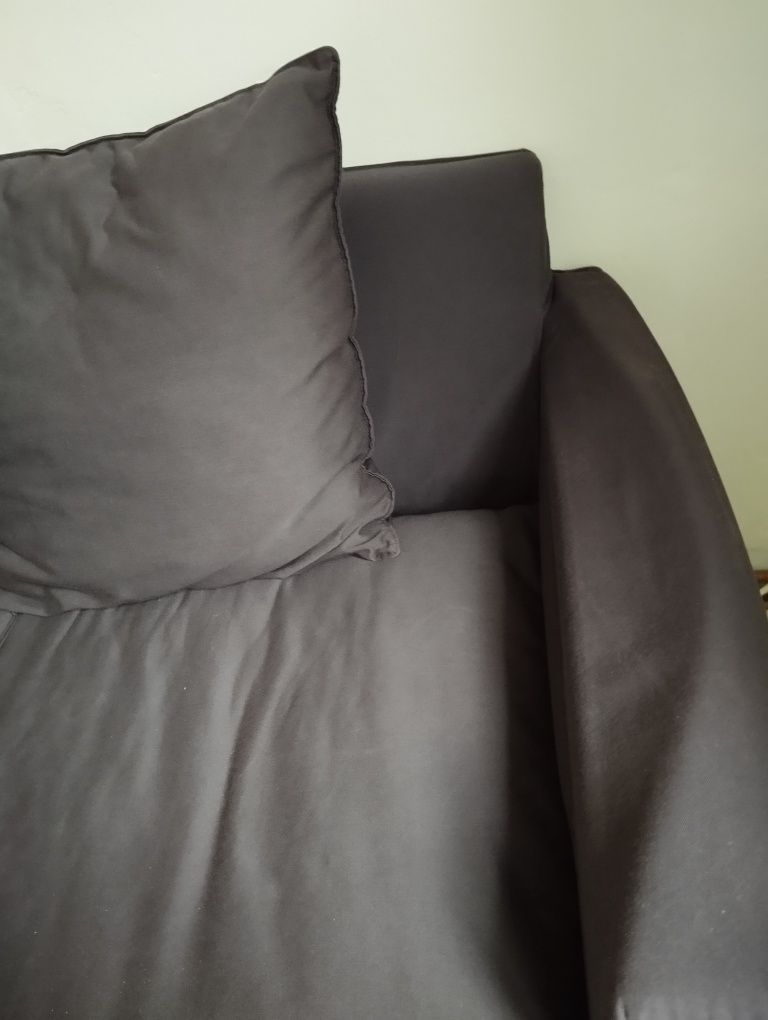 Sofa Ikea ciemny granat z szelzongiem