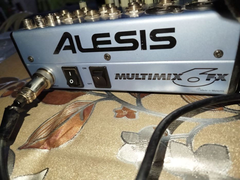 Микшерный пульт Alesis multimix 6