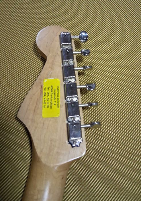 Guitarra fender strat