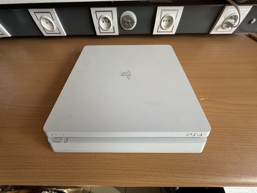 Playstation 4 slim 1TB