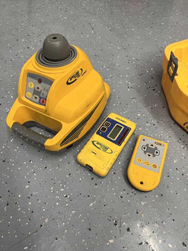 Niwelator laserowy SPECTRA HV301