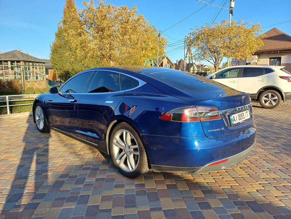 Tesla Model S 85D - 2015
