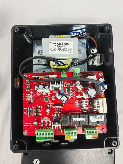 Napęd do bram skrzydłowych SCS SENTINEL czarny