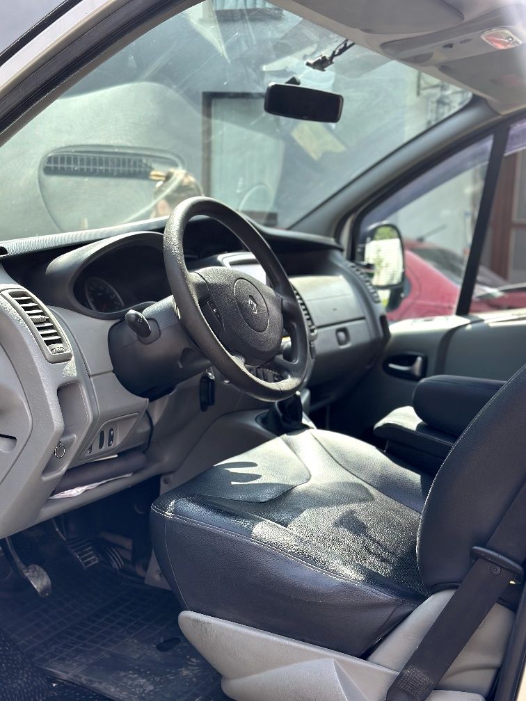 Продам автомобіль Renault trafick 2012 року