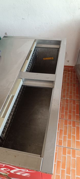 Arca Frigorífica da Coca Cola
Excelente peça da famosa marca
P