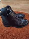 Botas pretas de senhora
