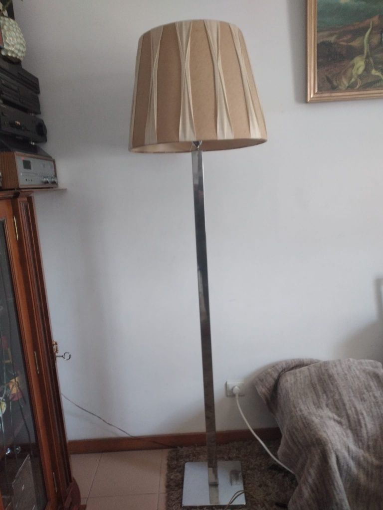 Candeeiro de pé Abajour beje
