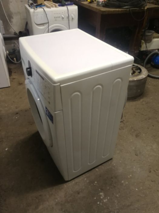 Пральна машина Самсунг  6 кг в гарному стані. .