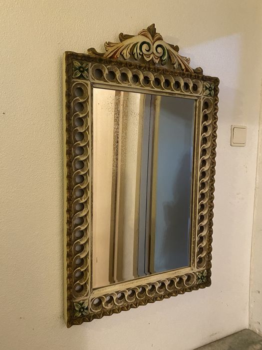 Vende-se mesa de apoio e espelho