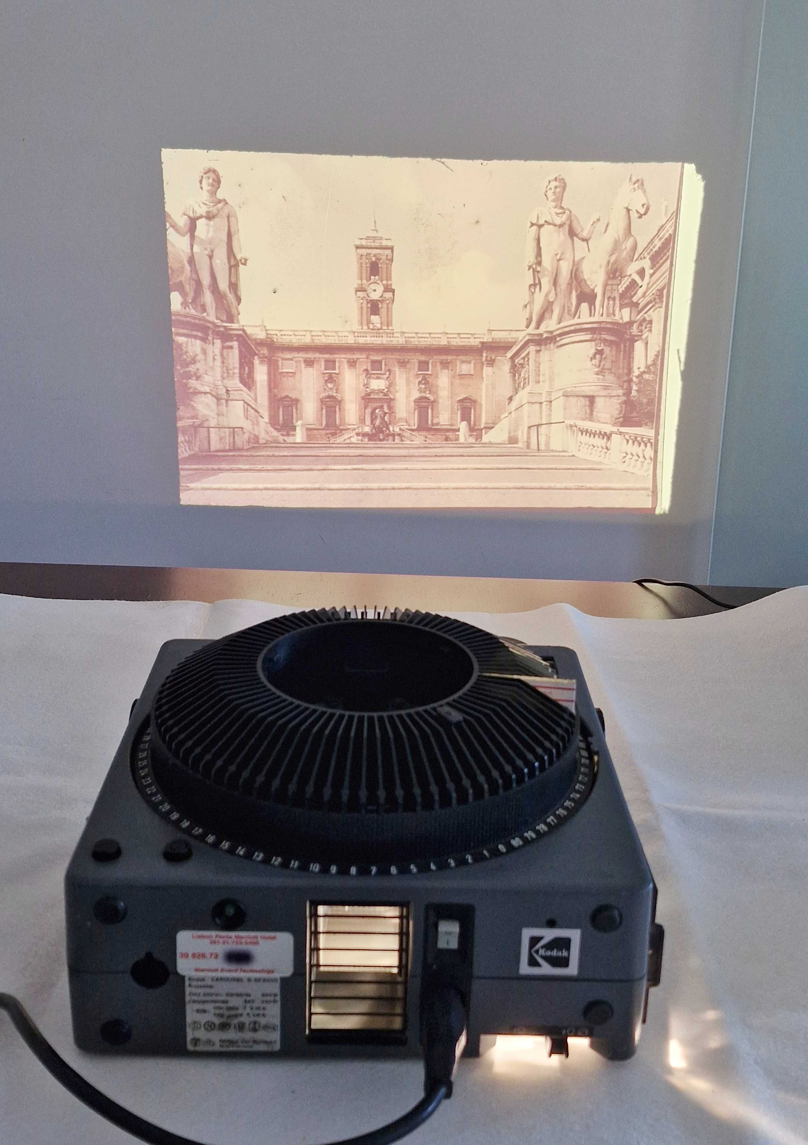 Projetor de slides Kodak SAV 2050 com lentes