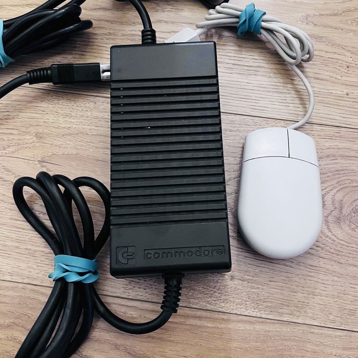 Magic Amiga 1200 ESCOM w pudełku (zasilacz mysz instrukcje)