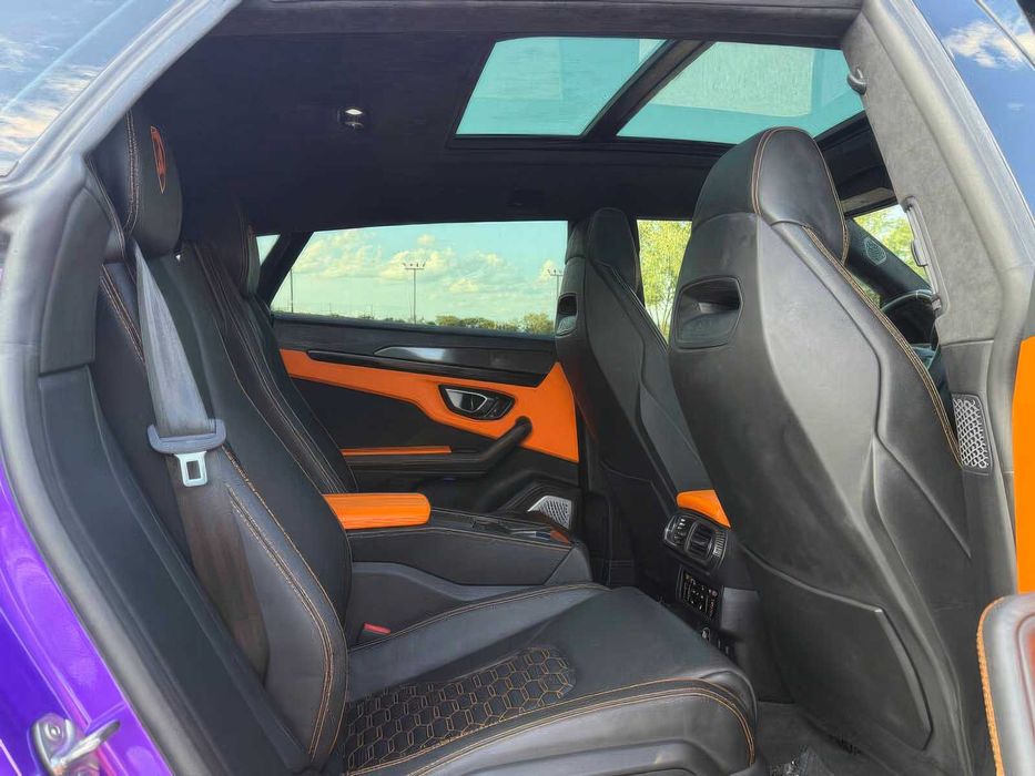 Lamborghini Urus      2022