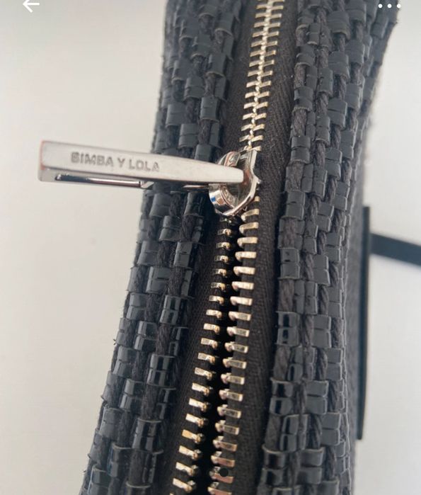 Mala pequena em preto da Bimba y Lola