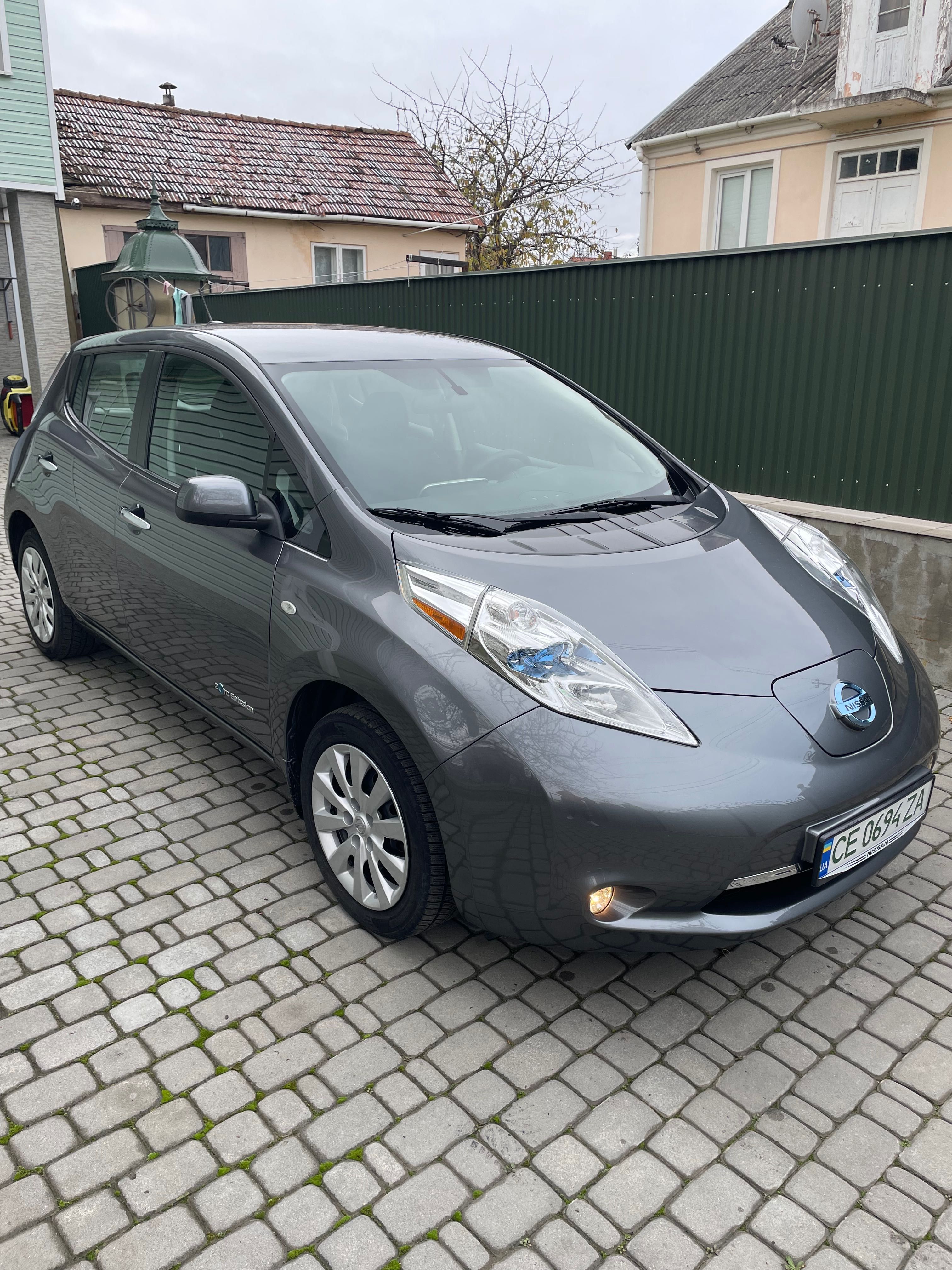 Nissan Leaf продаж