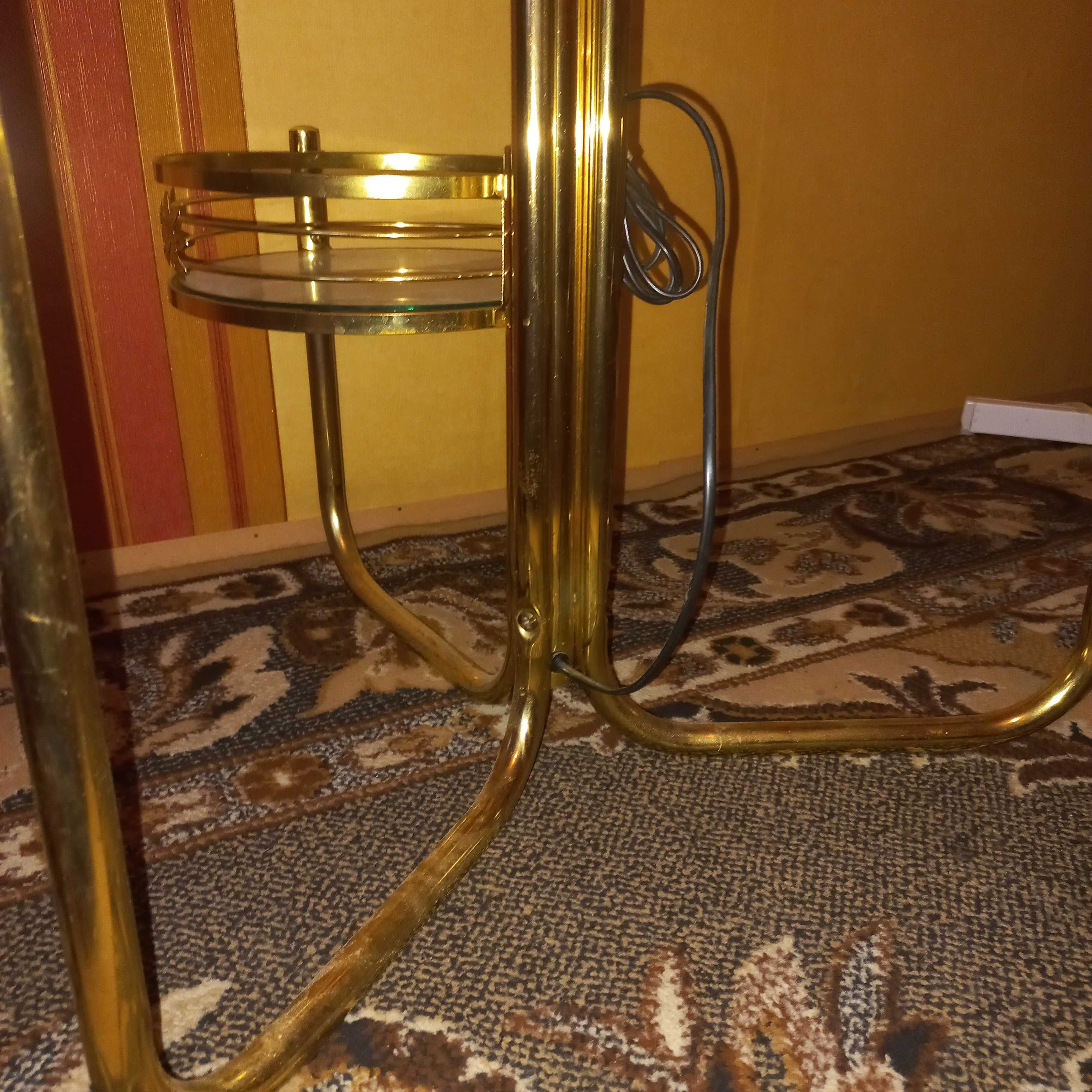 Lampa z stojakiem na kwiaty