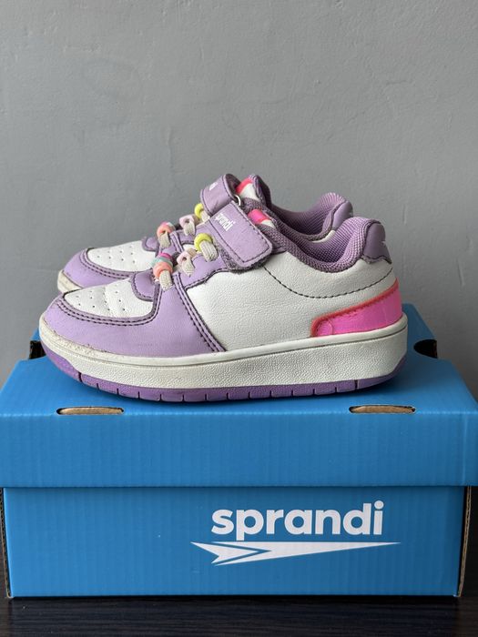 Кроссовки на девочку 26 р.