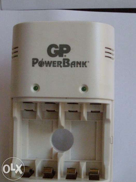 Carregador 8 Pilhas GP Power