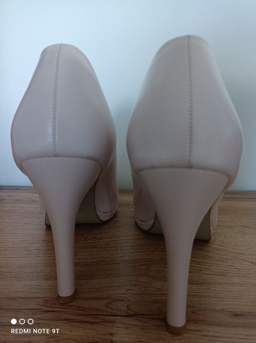 Wysokie szpilki nude cieliste na delikatnej platformie 39 40