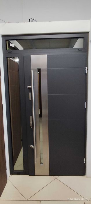 Drzwi wejściowe , zewnętrzne  Wikęd