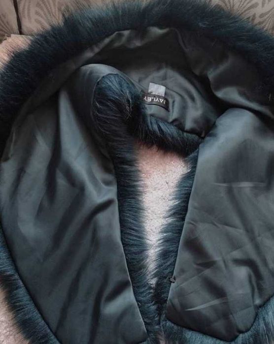 Duża, futrzana Etola z Londynu, Futrzany kołnierz, szal futerko