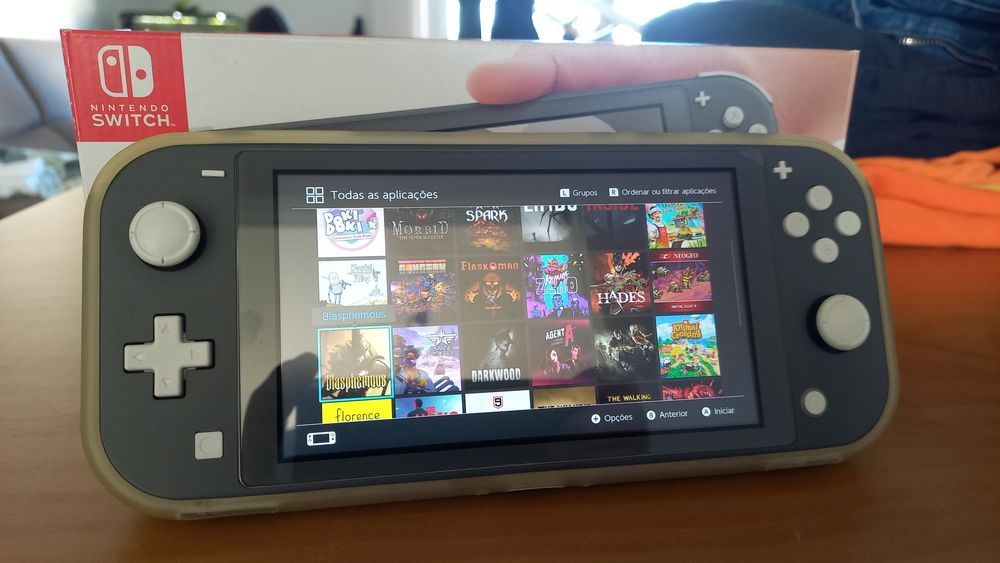 Nintendo Switch Lite + Jogos(32) e acessórios