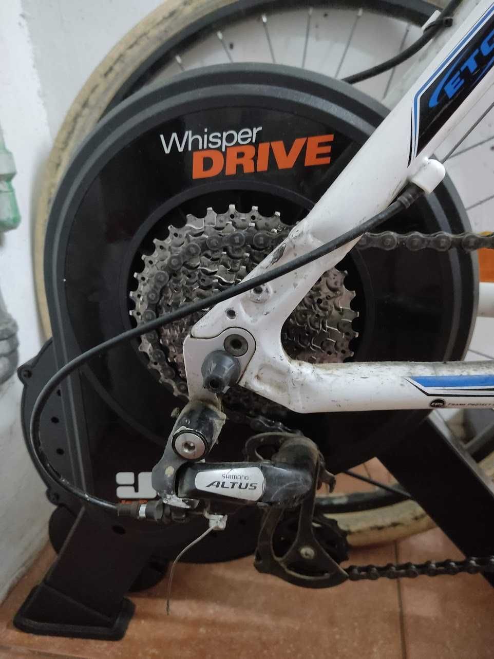 Rolo de treino de bicicleta Jetblack Whisper Drive 11v