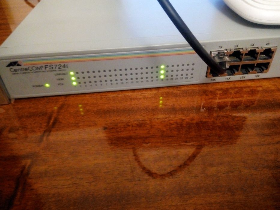 Комутатор  Allied Telesis AT FS724I, 24 ports