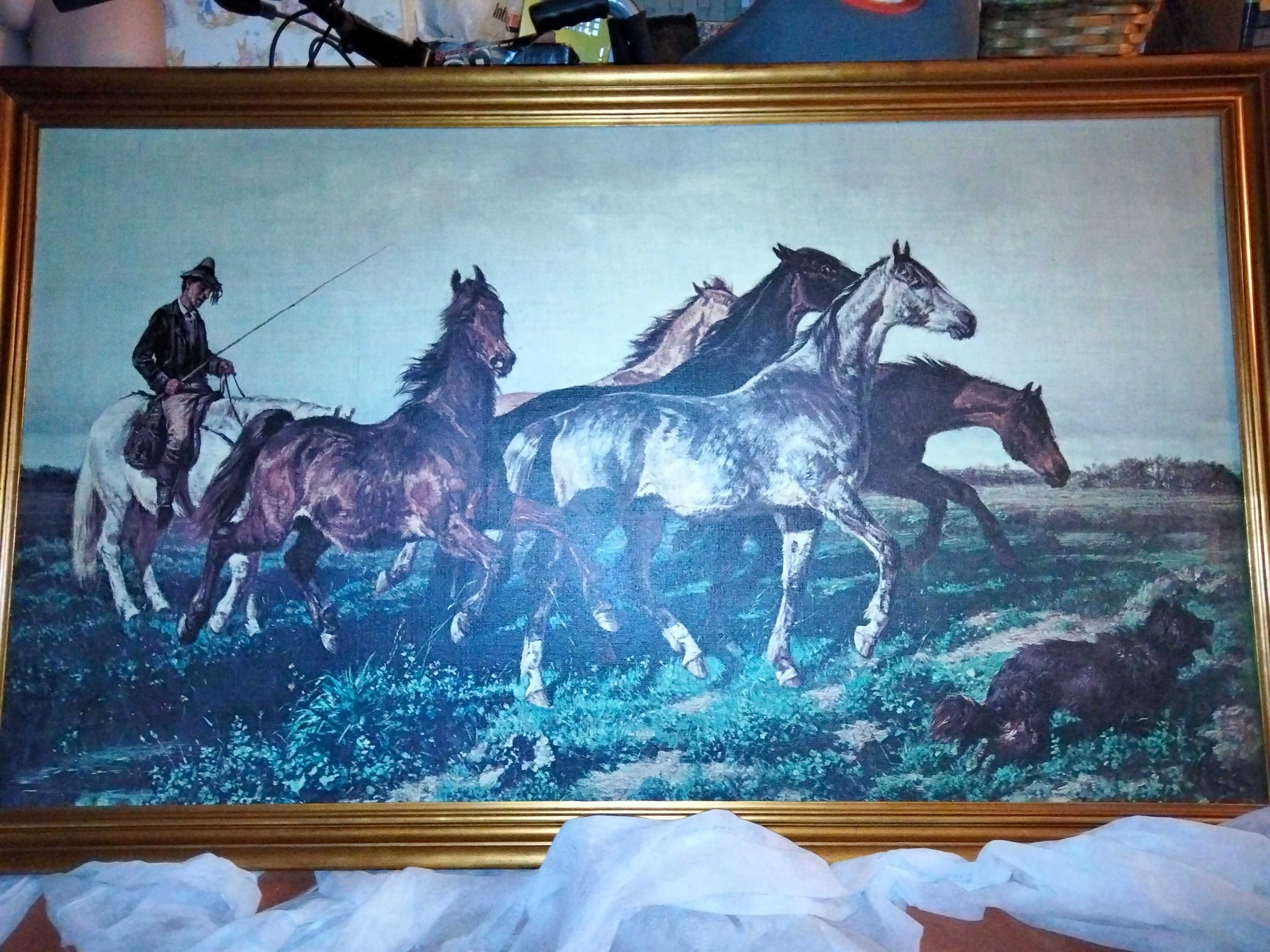 Quadro com moldura em madeira dourada