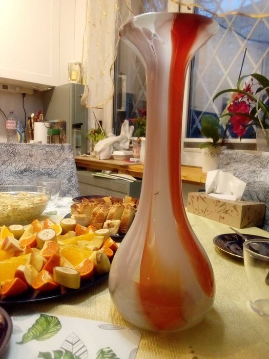 Duży z PRL ręcznie formowany wazon szklany barwiony masie tutti frutti