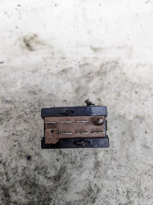 Audi A3 8L Przełącznik Włącznik Grzania Podgrzewania Fotela