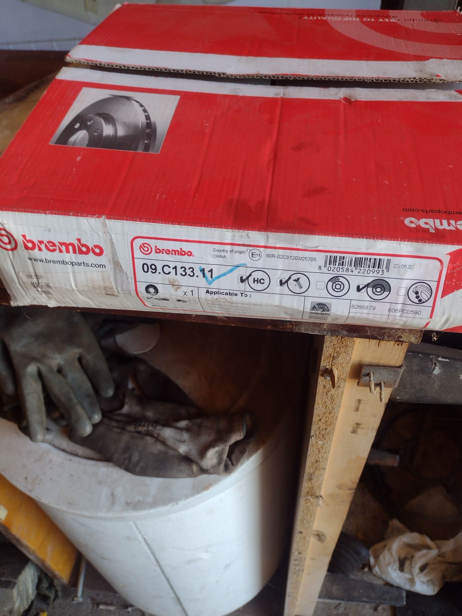 Продам тормозні диски Brembo 09.C133.11