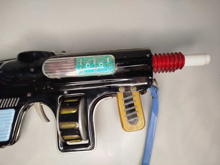 Metalowa Zabawka z PRL u