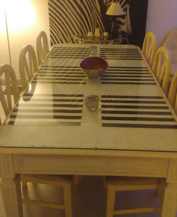 Mesa de jantar com cadeiras