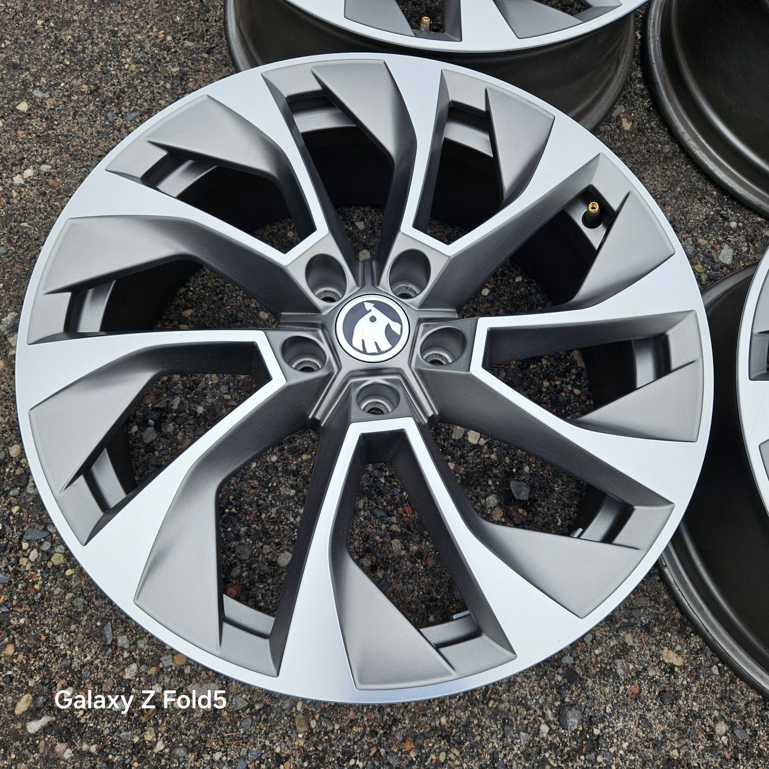 Alufelgi 19 Skoda Kodjaq Karoq Octavia Superb Yeti 5x112 ET43